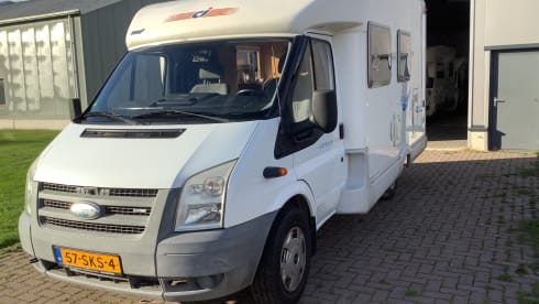 Semi-integrated camper