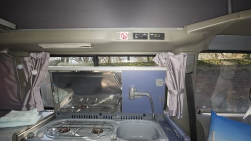 Sea - Cozy and robust VW T4 California with sleeping roof