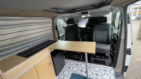 Mammoet – 4p Volkswagen campervan uit 2014