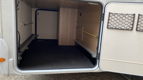 Modern luxury semi-intergraal Camper 4 persons