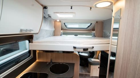 Voiture de luxe 4 personnes Sunlight 67S automatique. 