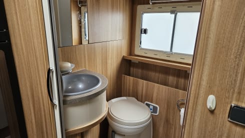 Flash – Chausson Flash 10 with electronic drop down bed