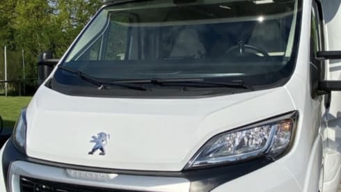 Luxurious new 6-person Roller Team Kronos Advance semi-integrated from 2024