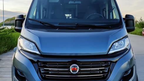 Remco – Luxury Adria Twin with 9-speed automatic transmission and longitudinal beds