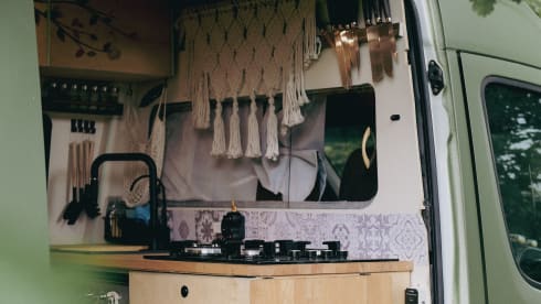 Stef – Cozy Off-grid Mercedes Campervan