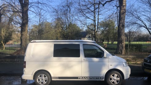 Snowy – Volkswagen T5 Family Camper 