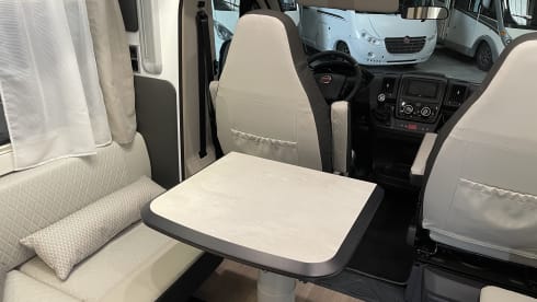 Luxury Benimar Mileo 296(2020) 4-5 pers.