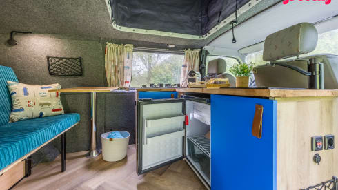 Waves – 2p Volkswagen campervan from 2000