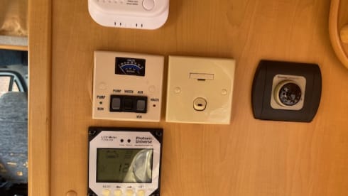 Max  – Cosy comfortable and easy to drive Peugeot MWB 4 birth motorHOME 