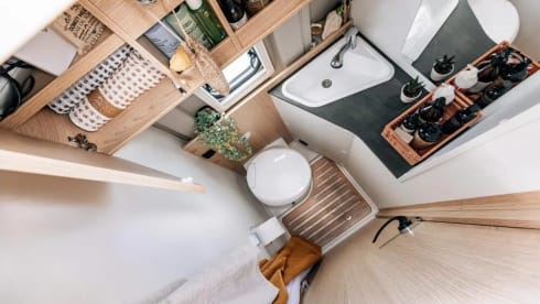 Desert – Premium Outdoor Van Rental