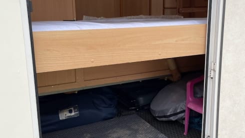 Eura Mobil – Spacious, 6-person family camper from 2003