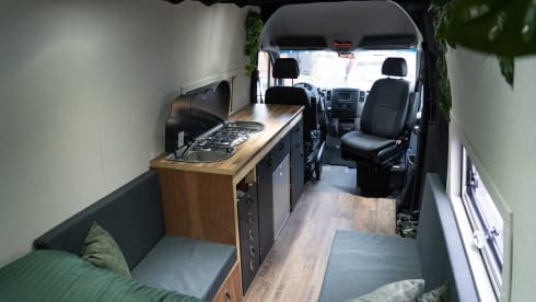 Benzie – Off grid luxury 2p Mercedes-Benz camper bus