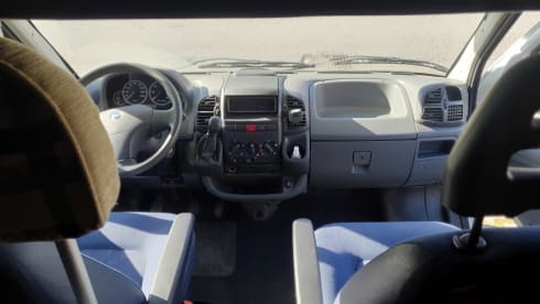 6-seater overcab McLouis Lagan 411