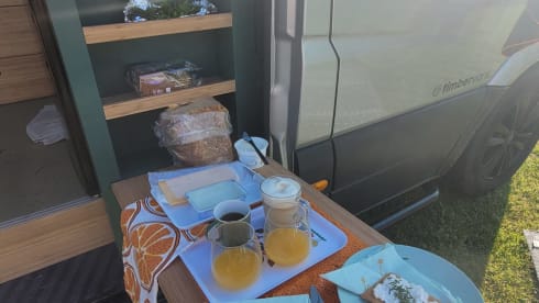 BoWi bus – 2p off Grid Mercedes-Benz bus from 2017