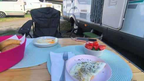 Hymerakos – Gezellige 4-persoons Hymer camper voor mooie roadtrips