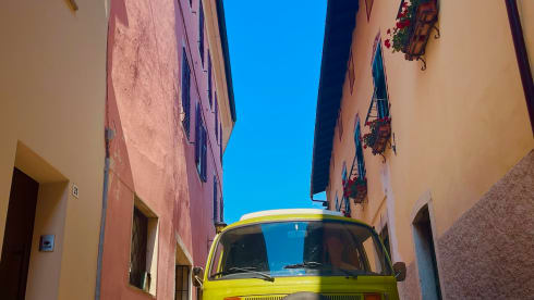 The Hulk – Westfalia – Beautiful Classic Camper For Rent! 