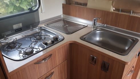 Neat, complete and comfortable family camper