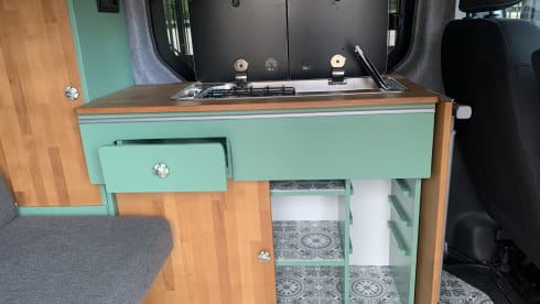KIWI GOLD (6) – Renault Trafic Eco bus camper completely self-sufficient