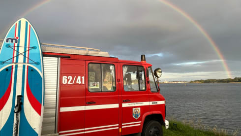 Harrie – Harrie - Fire brigade camper Mercedes 4-p