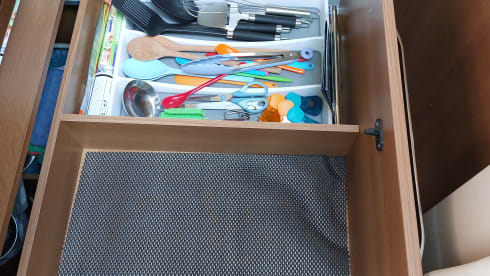 SONRISA – Mettiti in viaggio con 'Sonrisa': il nostro colorato Knauscamper 2p (automatico)!)!