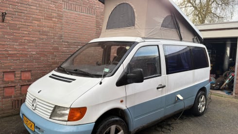 Bets – 4p Mercedes-Benz campervan uit 1997