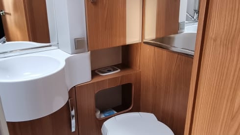 Hymer semi-integrated max 3 persons built in 2009 