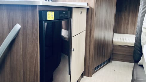 Ooit Is Nu! – Self-sufficient 6 person luxury camper "Ever Is Now"