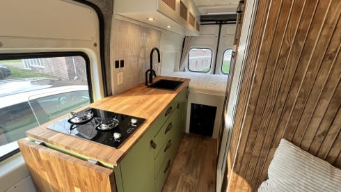 JOEY – 2-seater Peugeot bus from 2019