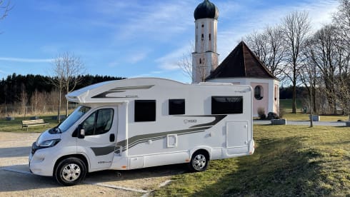 Halifax – Entdecken Sie Bequemes Teilintegriertes Wohnmobil für 4 Personen BJ 2022