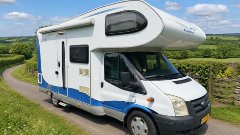 Nice 4-person Hobby Family camper with fixed beds