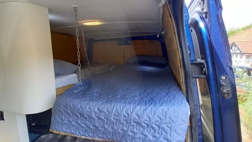 Tag – 2 berth Mercedes-Benz bus from 2007