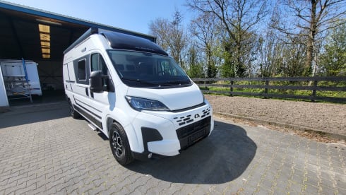 Adria Twin Sport 600 SPB – Chic, luxurious camper van with double bed, navigation system, bicycle rack 80 kg, etc.