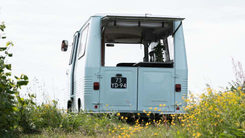 Retro Peugeot J7 with refreshing interior