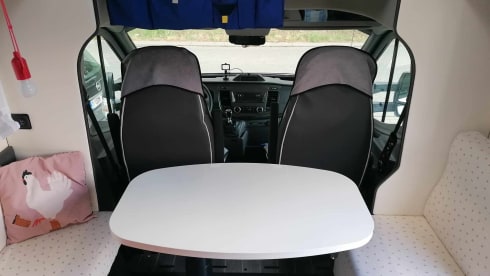 Smurfin 284 – 5p Ford alcove from 2021