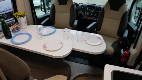 Chausson3, 2 sleeping- 4 seats.