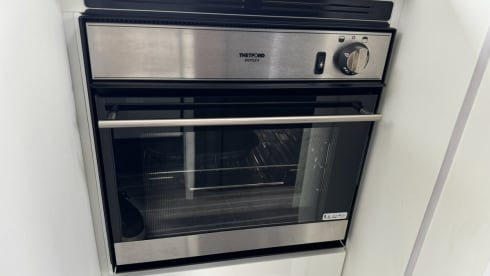 Hugo – Komfortables und modernes Rollerteam-Wohnmobil – kostenlose Versicherung 