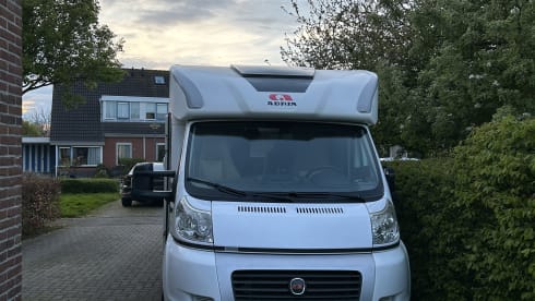 4p Adria Matrix M680SP semi-integrated from 2010