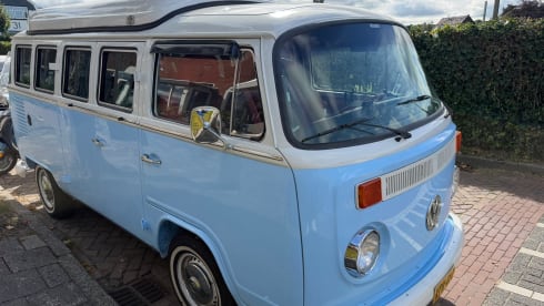 2p Volkswagen campervan uit 1994