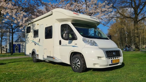 Rolling! – Wonderful, compact and spacious camper for 2-4 people