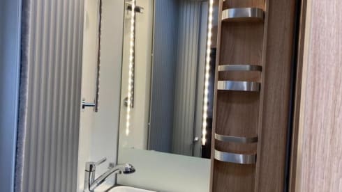 Sinne – Automatic, Luxury KNAUS Live TI 650MEG "new" Automatic 140 HP very economical 