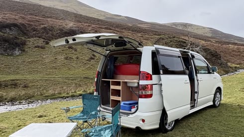 Frisko – Toyota campervan met 2 slaapplaatsen uit 2005