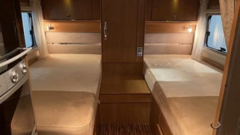 4p Hymer B 674 SL integrated from 2009 including length beds and fold-down bed