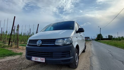 THE VAN – Cozy DIY VW camper from 2019