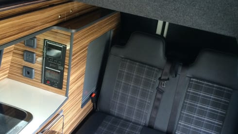 Bert – VW T5 3/4 Berth Campervan Hire
