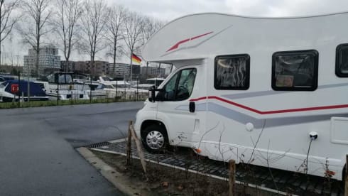 Ons Mieke...  – Rimor seal 695: Cozy mobile home with spacious bedroom.