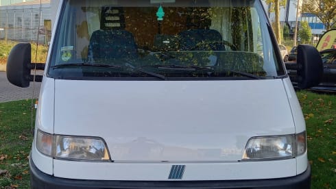 Complete camper, spacious inside. Good controllable for everyone !!