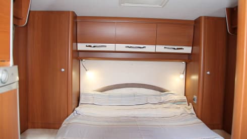 Super nice Mc Louis 4 person camper with various extras