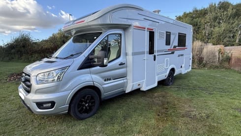 Charlie – High-Spec 5 berth Roller Team Motorhome - Free Wifi & Insurance - 2024