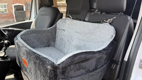 Glampers01 – 2 berth Vauxhall vivaro, long wheel base campervan