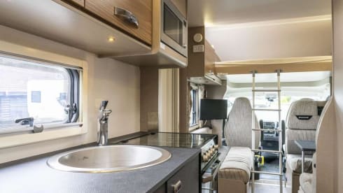 Swifty – Swift semi-integrale camper met 6 slaapplaatsen vanaf 2023